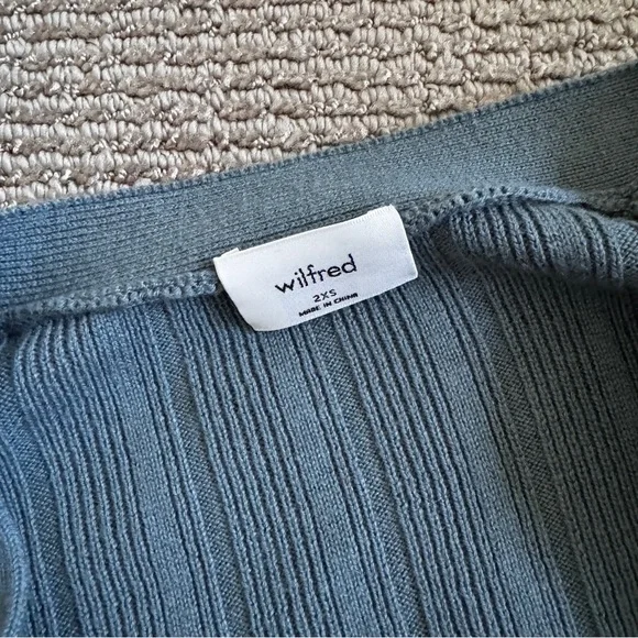 Aritzia Plunge Front Cropped Cardigan XXS wilfred blue - Picture 6 of 6